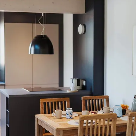Moderne In Ruhiger Lage