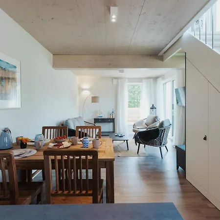 Moderne In Ruhiger Lage *